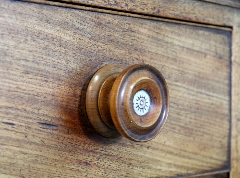 A lovely late Georgian mahogany chest of drawers  View XI