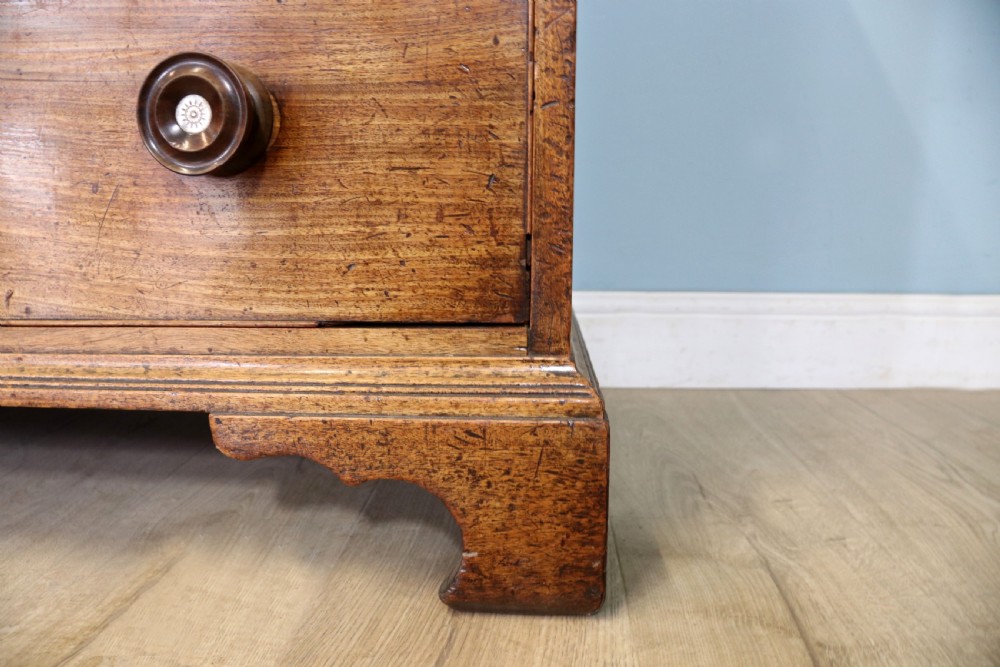 A lovely late Georgian mahogany chest of drawers  View XIV