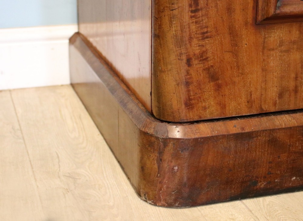 A quality Victorian imposing mahogany wardrobe!  View XXII