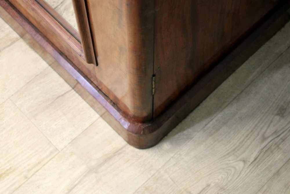 A quality Victorian imposing mahogany wardrobe!  View XXIII