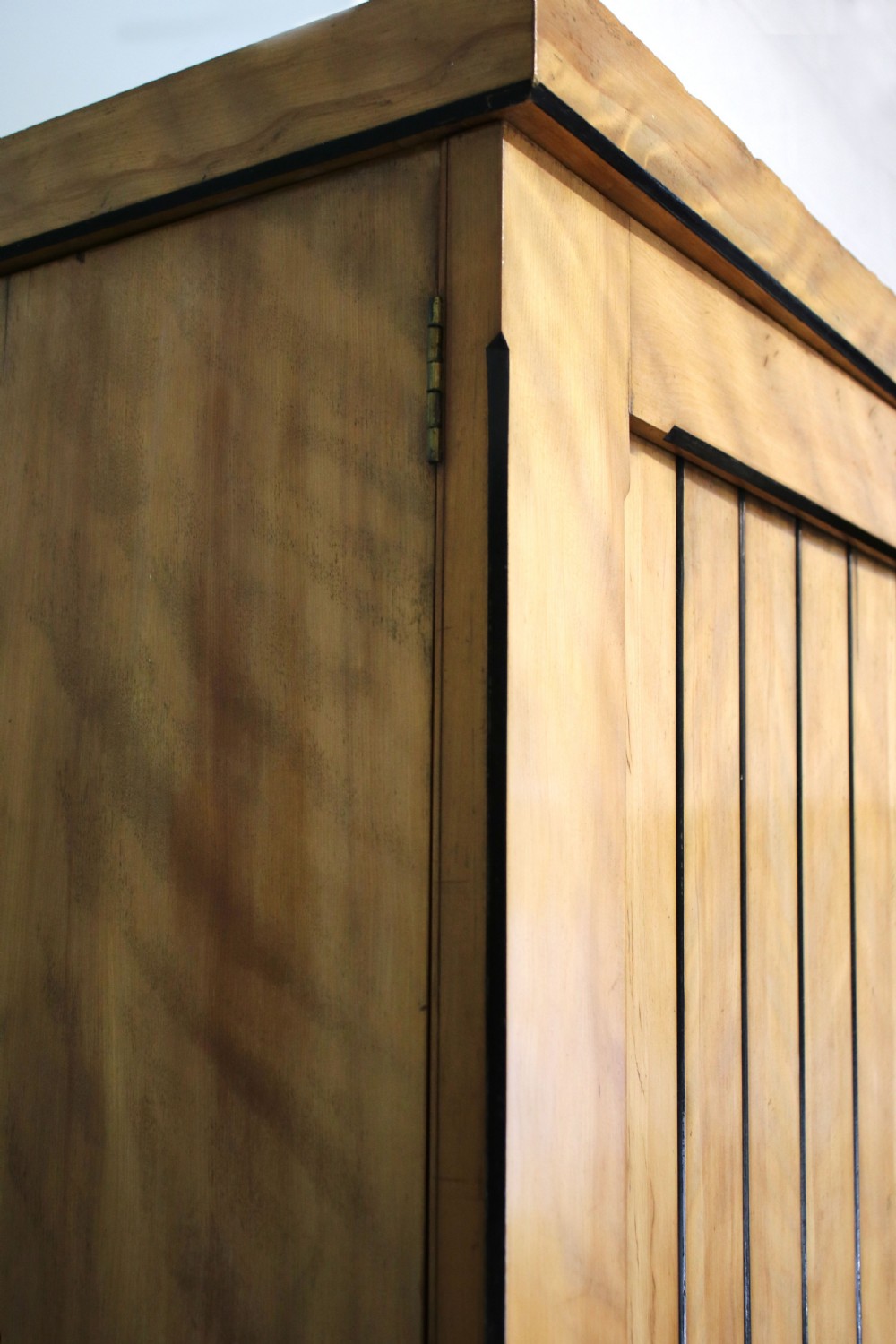 Late Victorian American walnut wardrobe  View VI