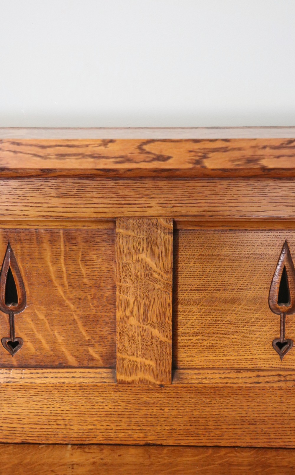 A lovely late Victorian solid light oak sideboard  View XXIV