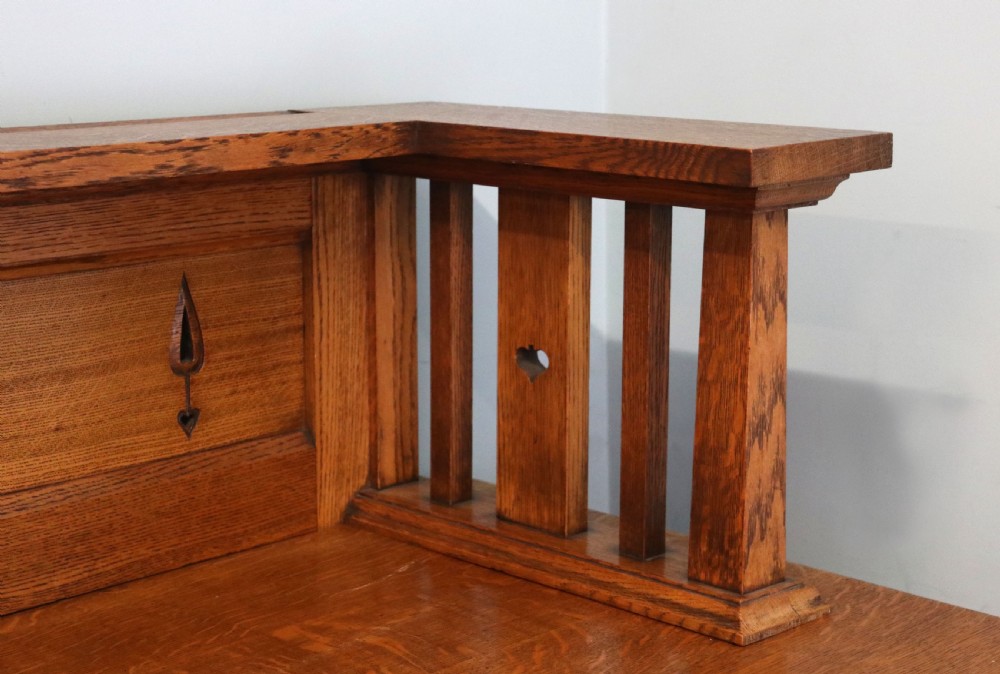 A lovely late Victorian solid light oak sideboard  View XXV