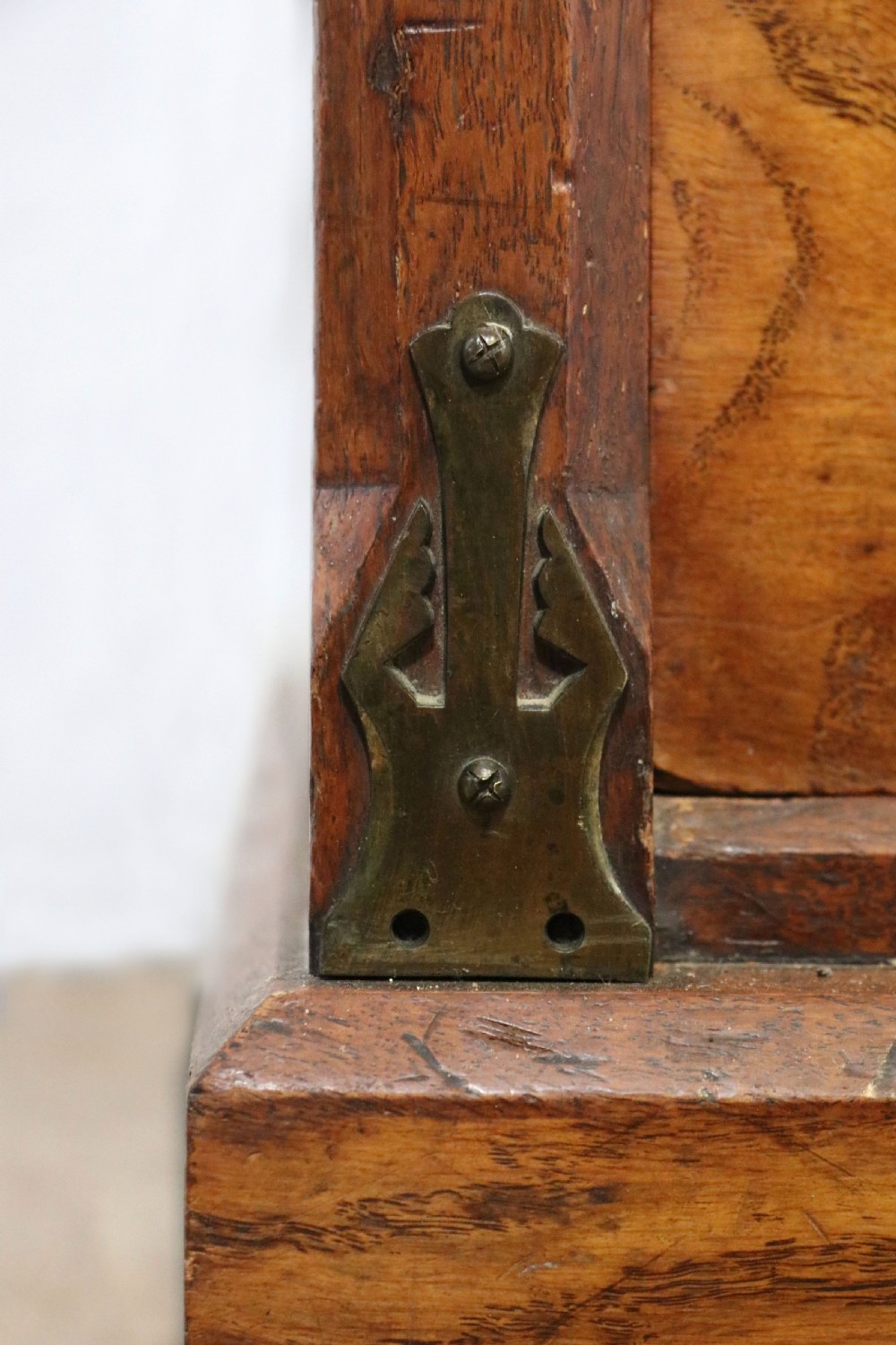Pitch Pine aesthetic movement chest of drawers View XVIII