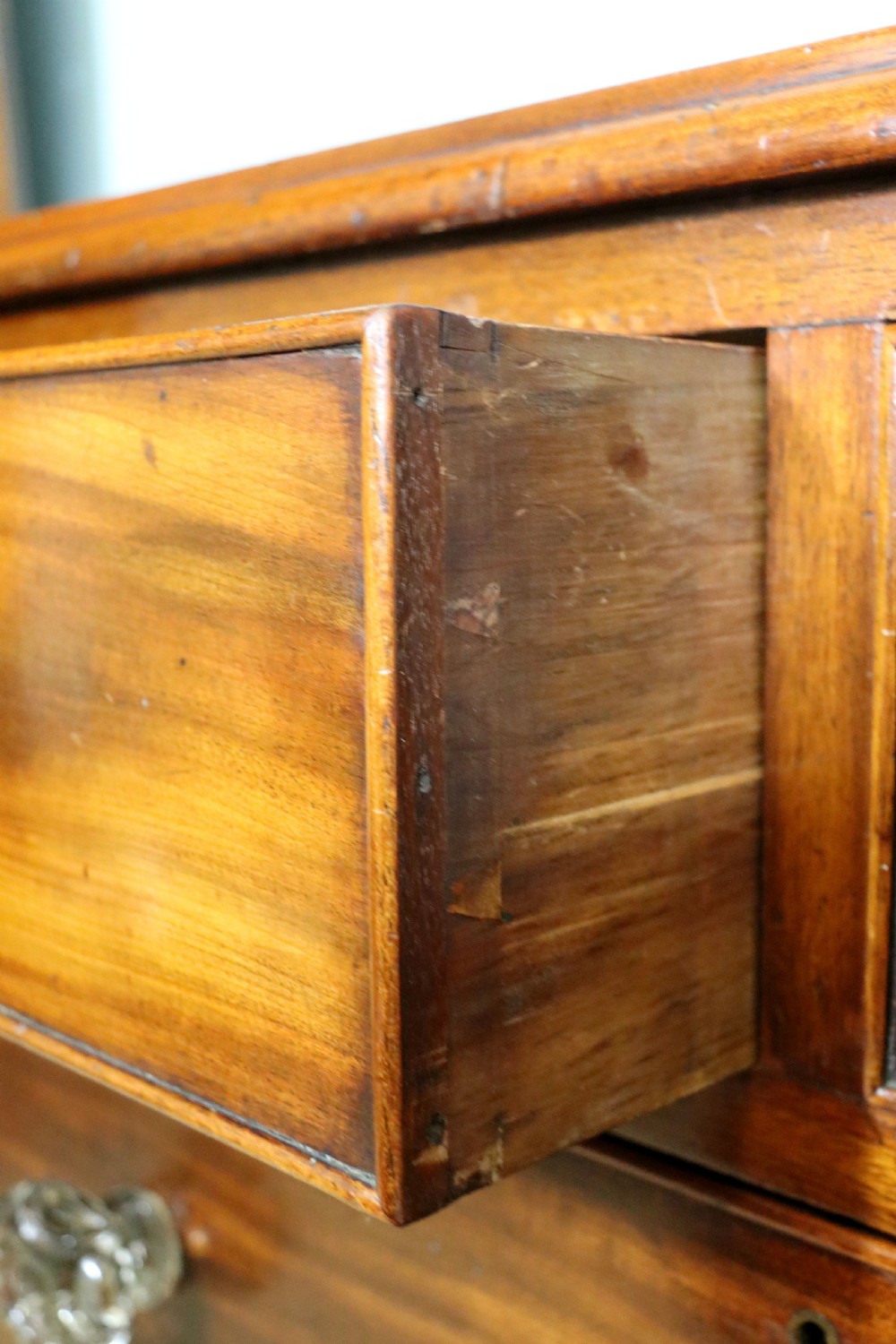 A quality Victorian mahogany chest of drawers.  View XIII