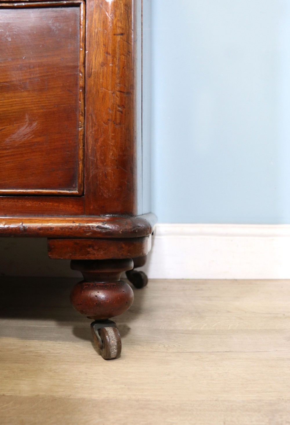 A quality Victorian mahogany chest of drawers.  View XV