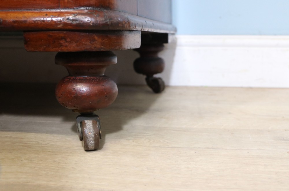 A quality Victorian mahogany chest of drawers.  View XVI
