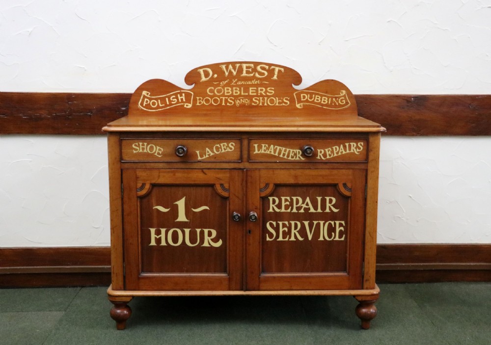  A lovely Victorian mahogany sideboard.