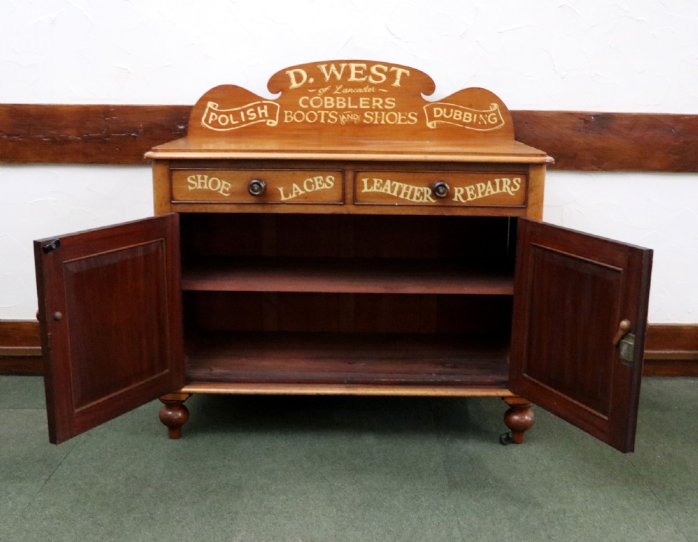  A lovely Victorian mahogany sideboard. View IV