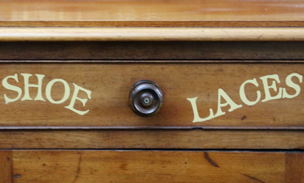  A lovely Victorian mahogany sideboard. View XII
