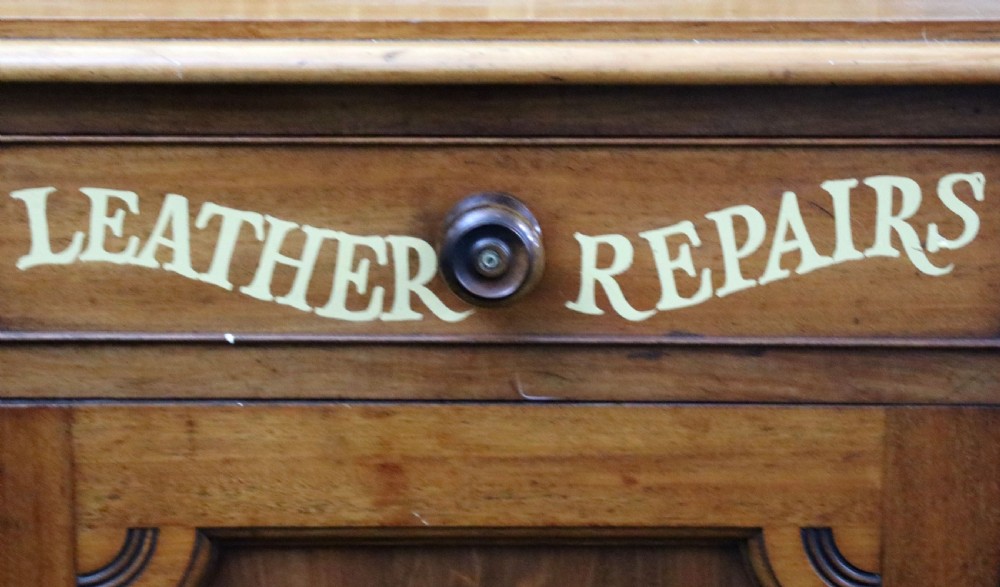  A lovely Victorian mahogany sideboard. View XIII