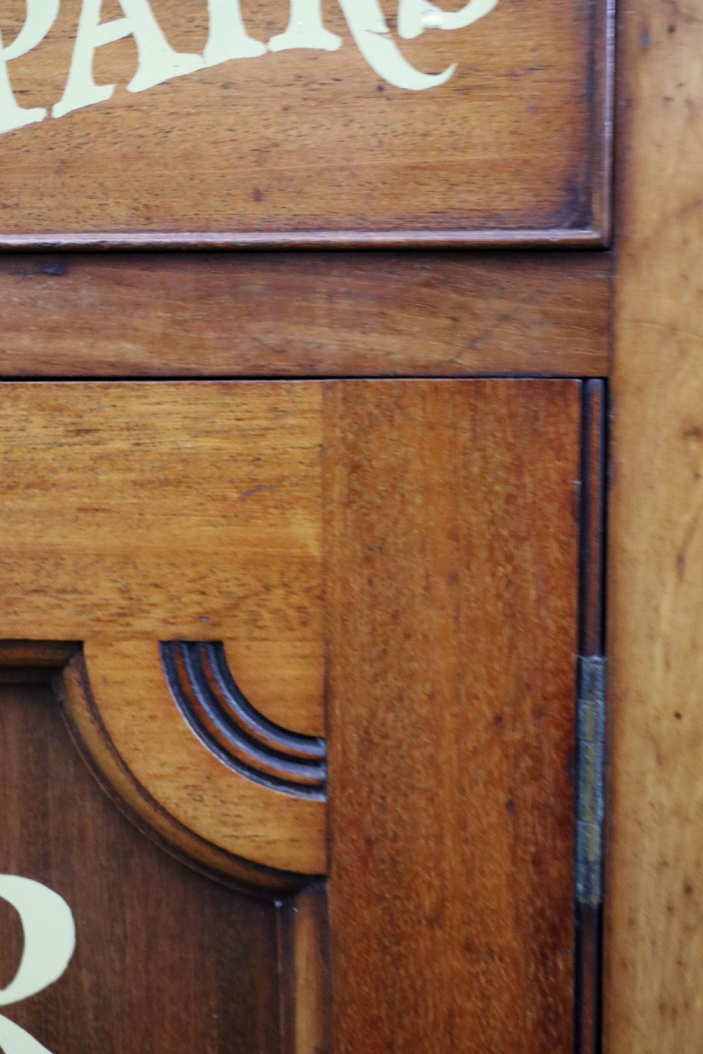  A lovely Victorian mahogany sideboard. View XVIII