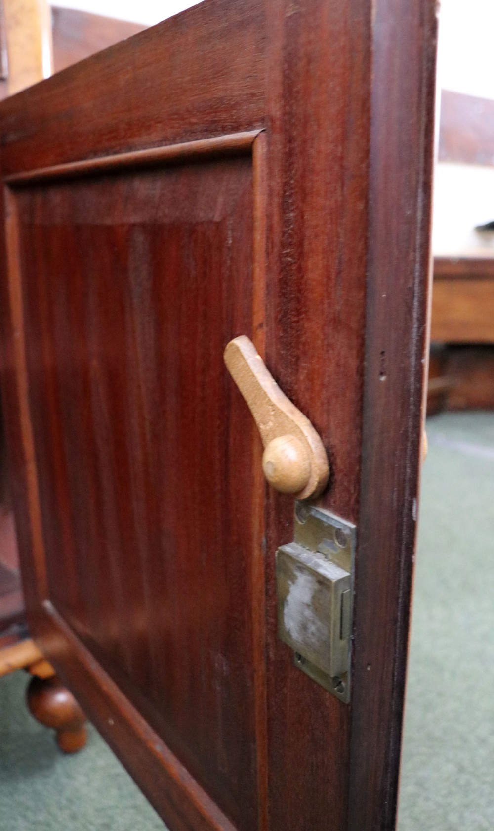  A lovely Victorian mahogany sideboard. View XIX