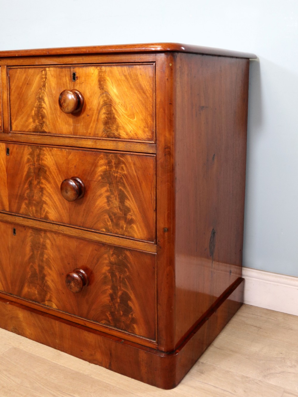 A lovely mid Victorian mahogany chest. View VIII