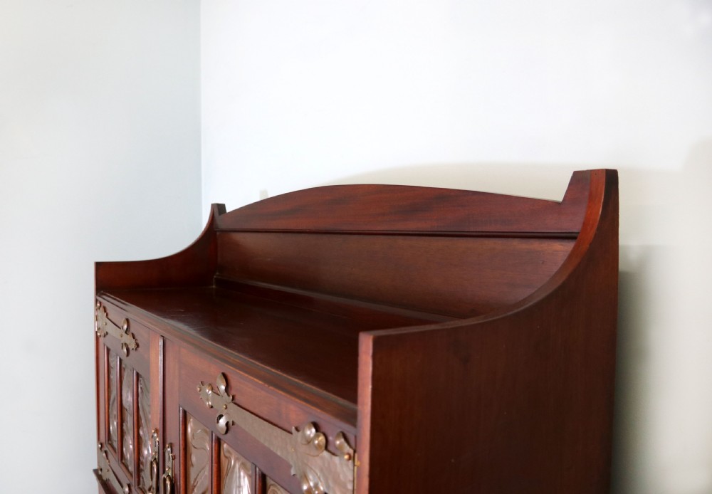 A lovely Arts & Crafts style side cabinet. View VIII