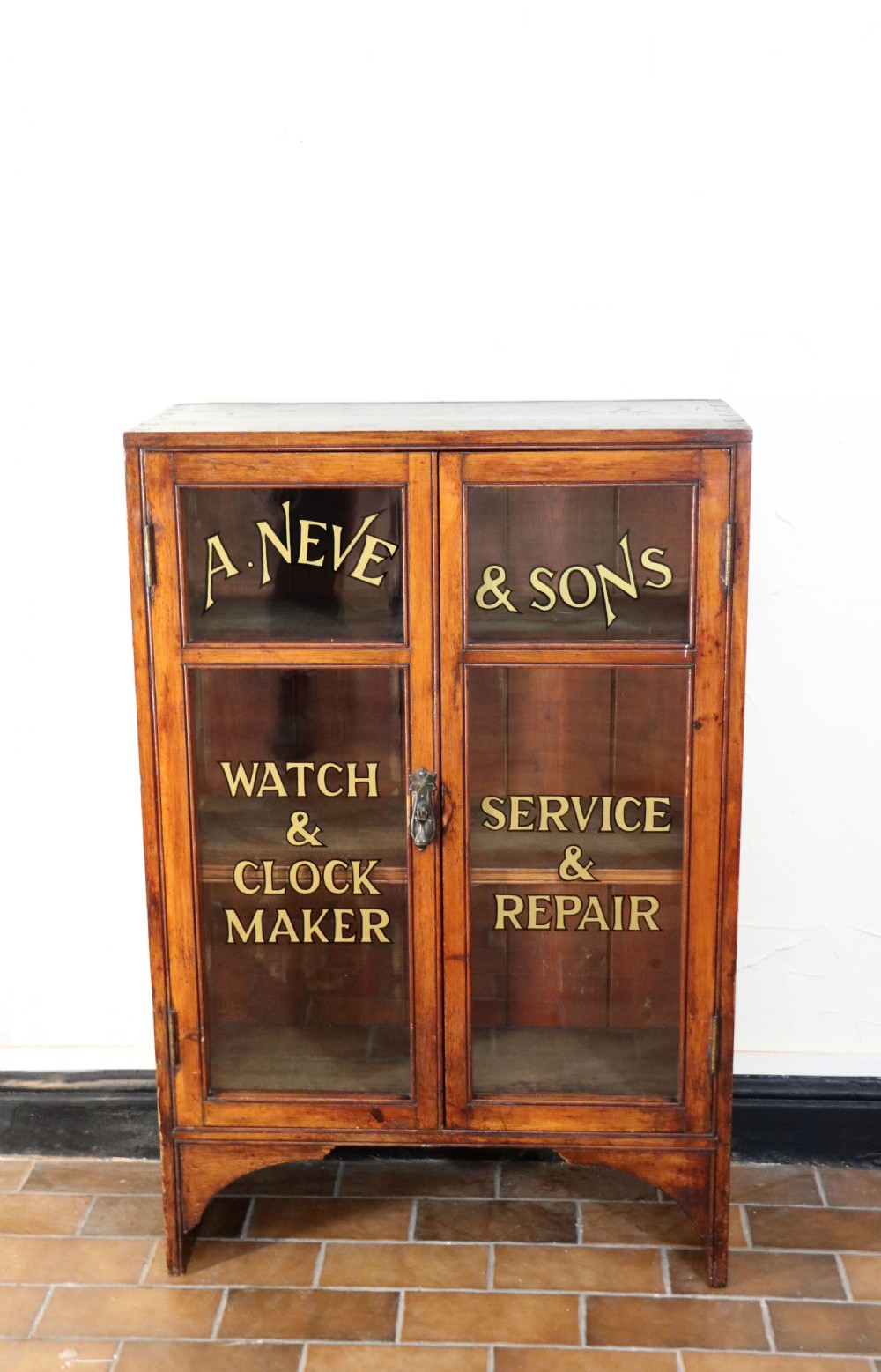 A lovely pine vintage bookcase or display cabinet