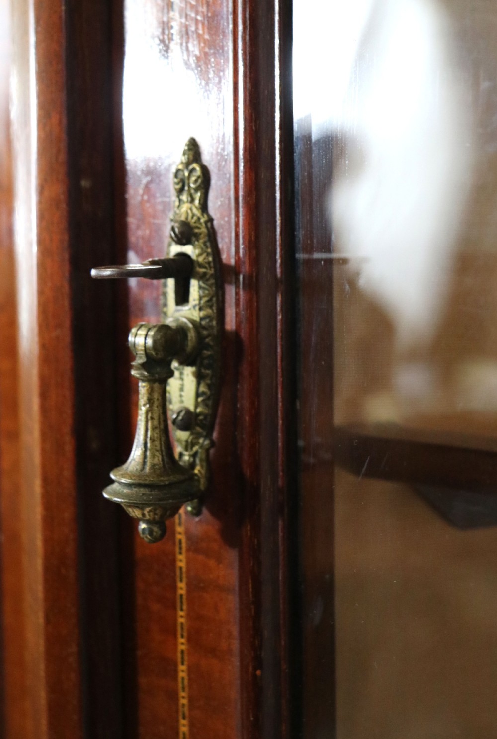 A magnificent Edwardian display cabinet. View XVII