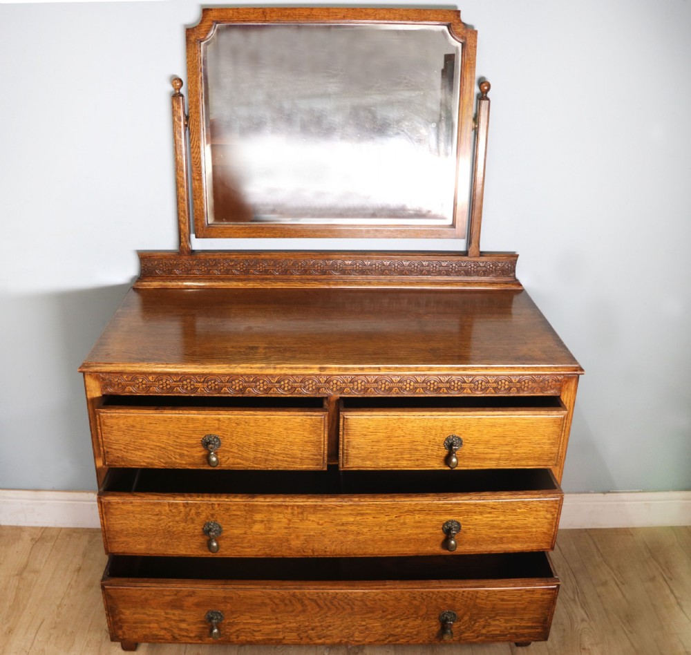 A lovely early 20th century oak dressing chest!. View II