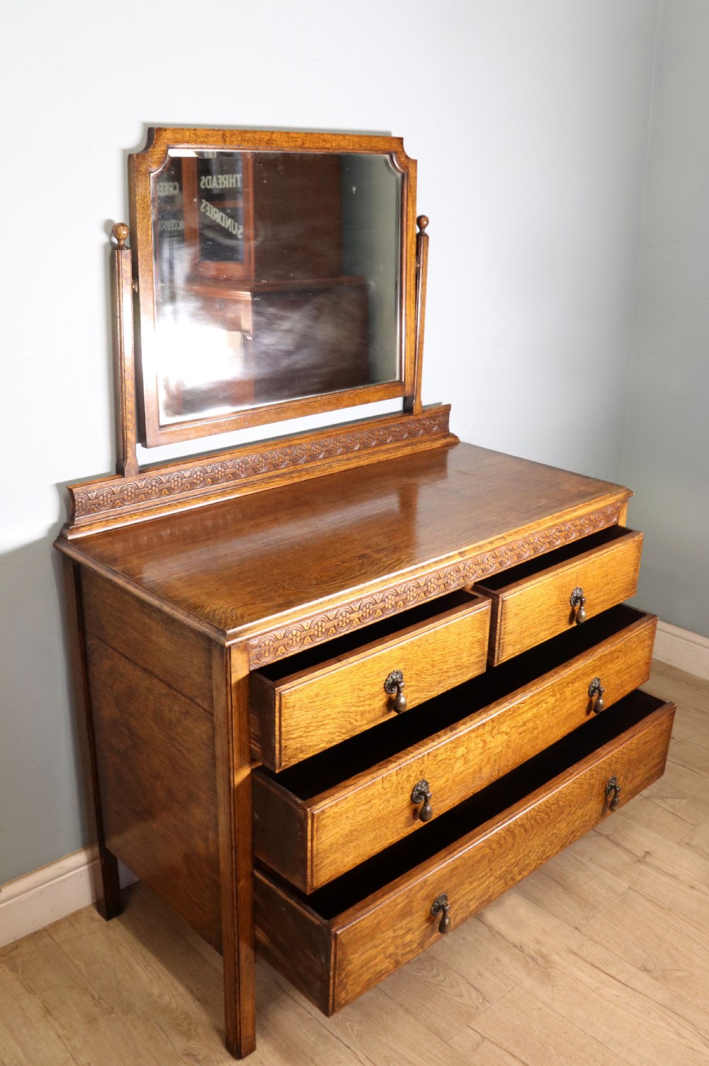 A lovely early 20th century oak dressing chest!. View IV