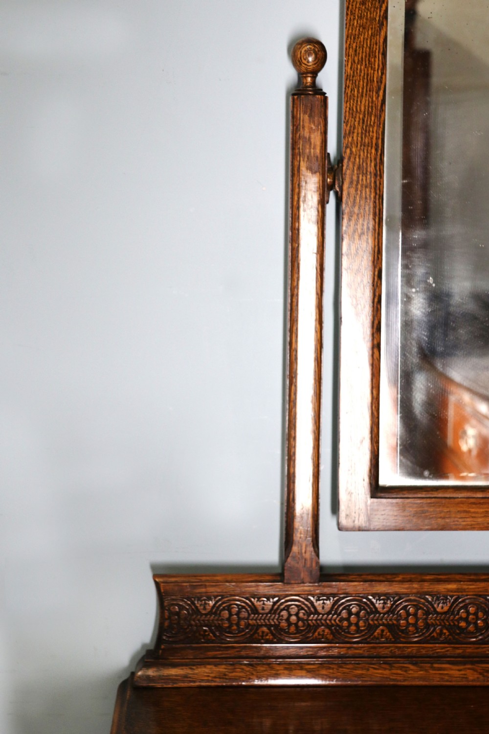 A lovely early 20th century oak dressing chest!. View VI
