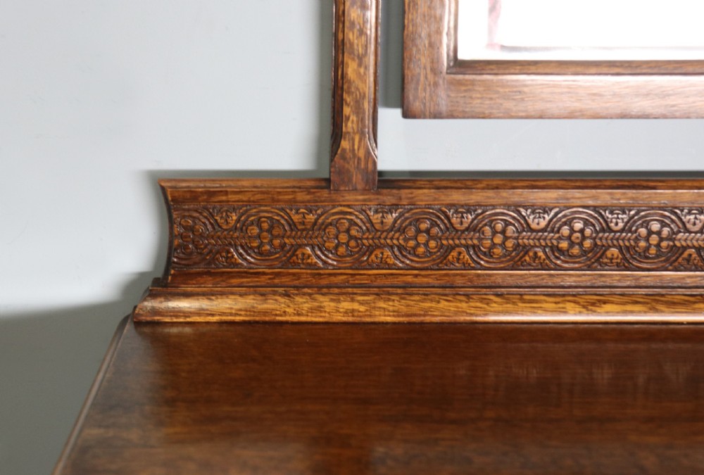 A lovely early 20th century oak dressing chest!. View IX