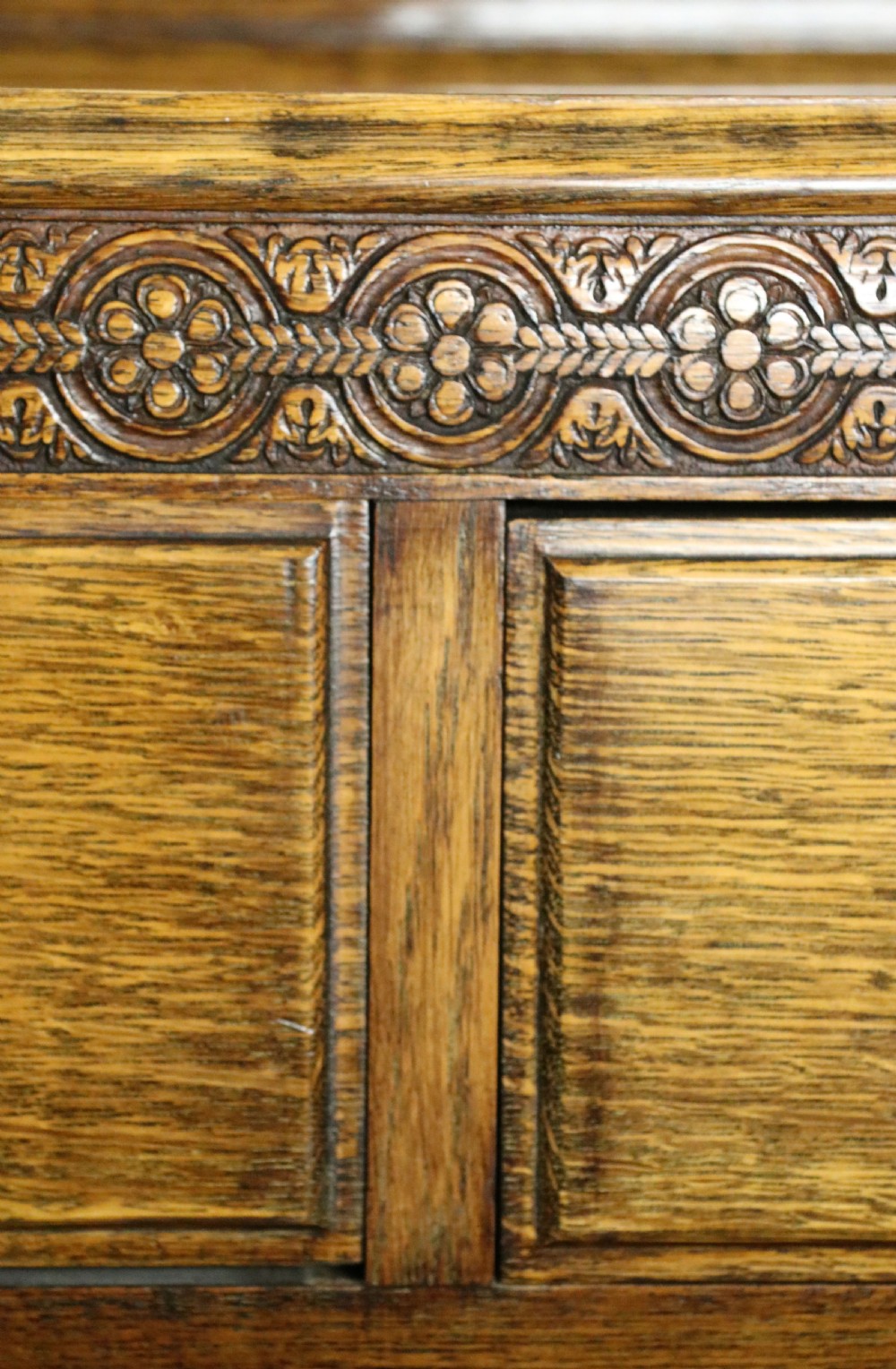 A lovely early 20th century oak dressing chest!. View XI