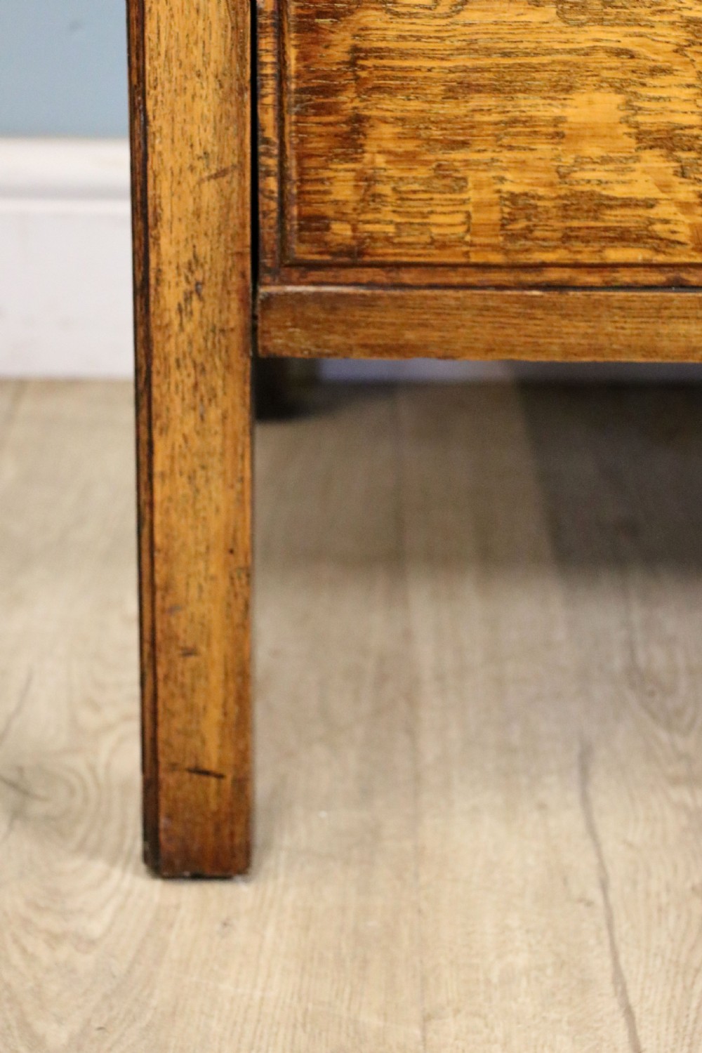 A lovely early 20th century oak dressing chest!. View XVI