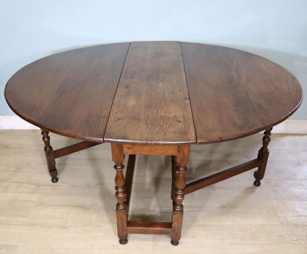  A beautiful 17th century style oval oak gateleg table.