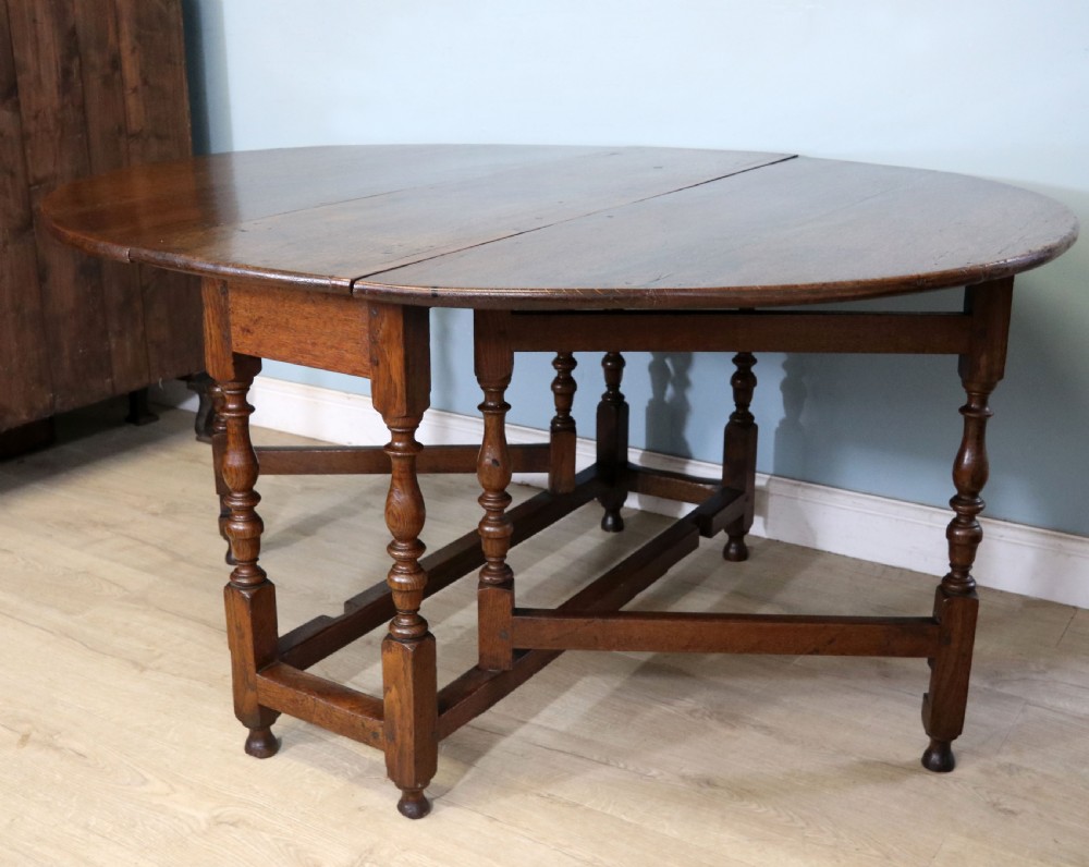  A beautiful 17th century style oval oak gateleg table. View IV