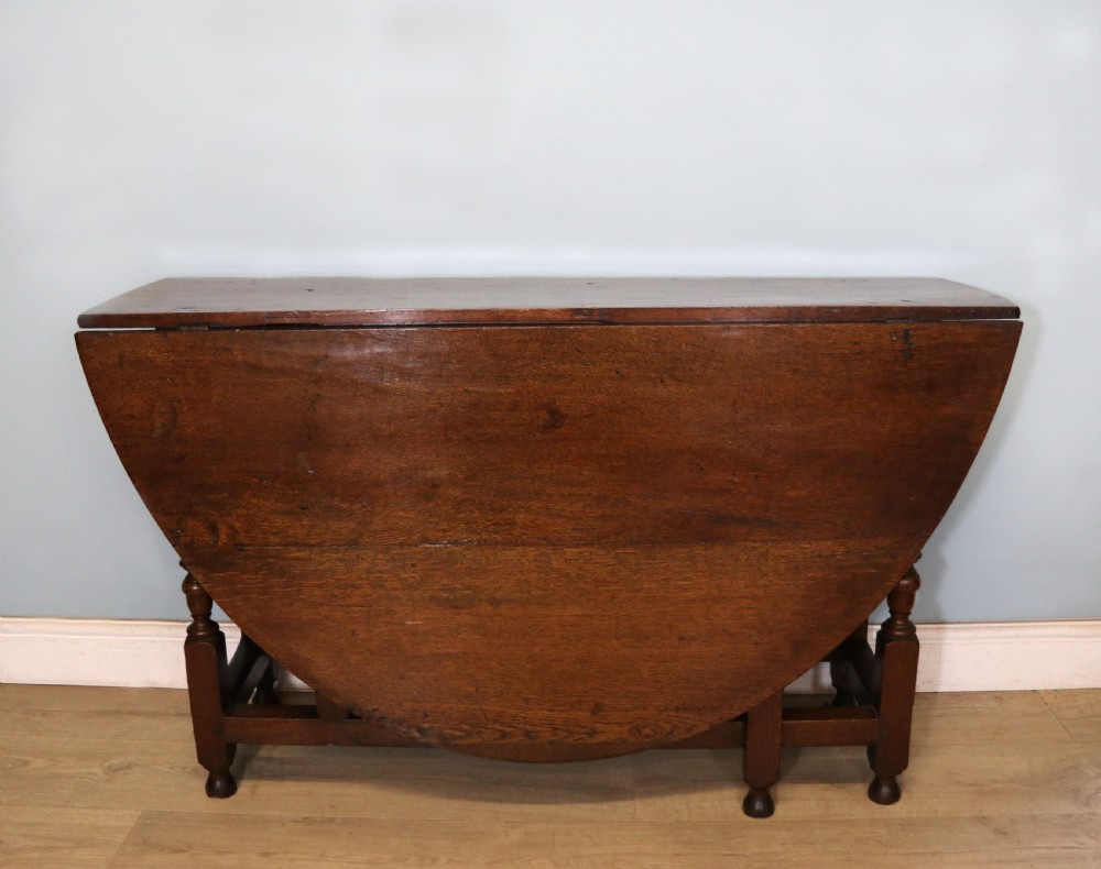  A beautiful 17th century style oval oak gateleg table. View V