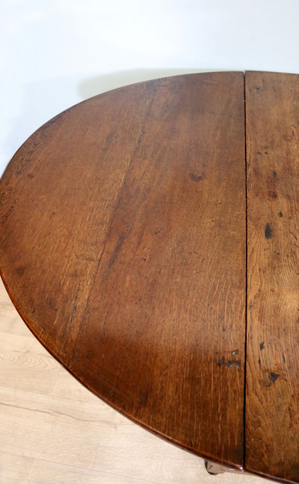  A beautiful 17th century style oval oak gateleg table. View VII