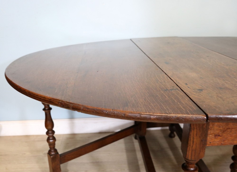  A beautiful 17th century style oval oak gateleg table. View VIII