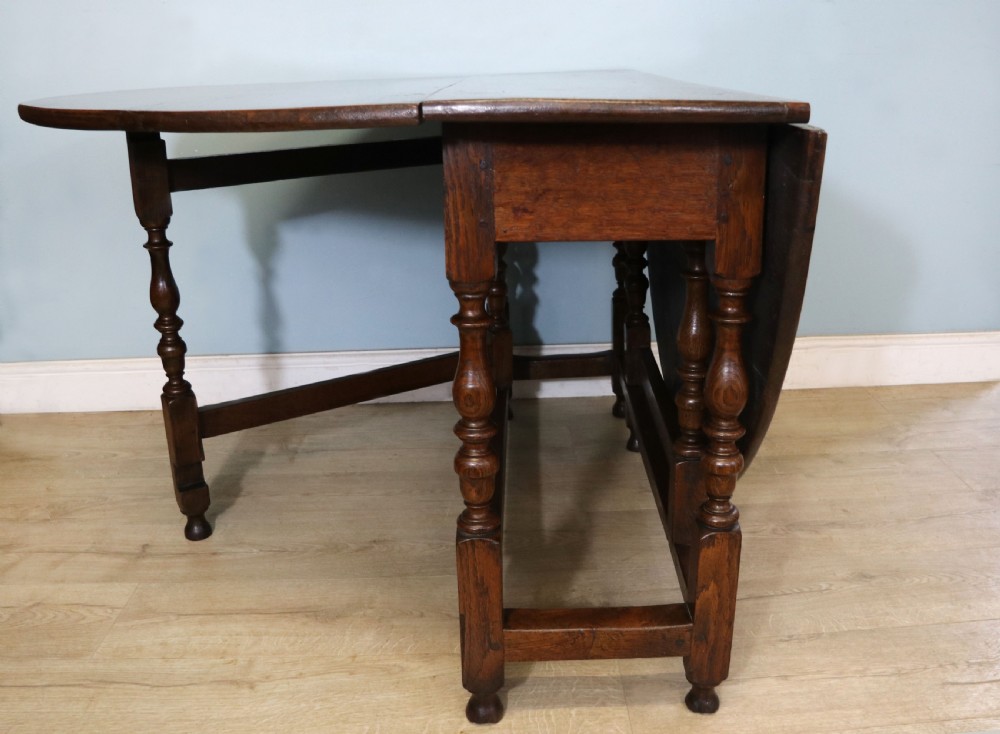  A beautiful 17th century style oval oak gateleg table. View IX