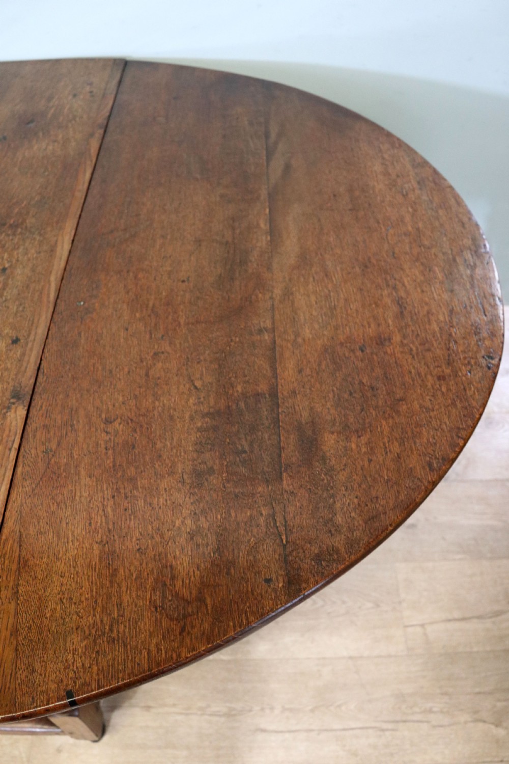  A beautiful 17th century style oval oak gateleg table. View XI