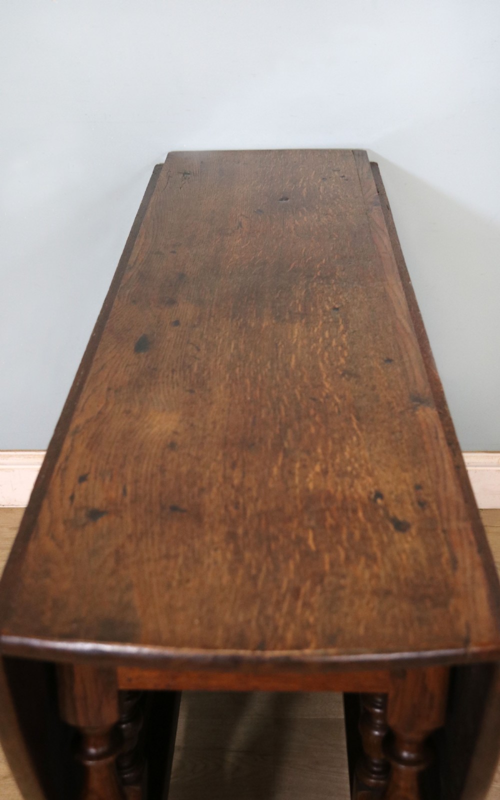  A beautiful 17th century style oval oak gateleg table. View XII