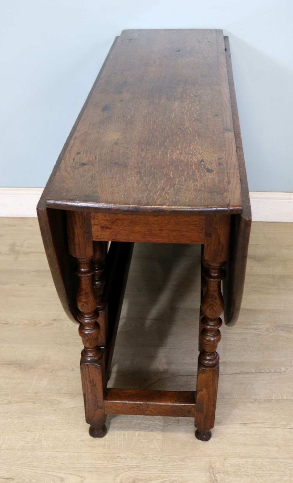  A beautiful 17th century style oval oak gateleg table. View XV