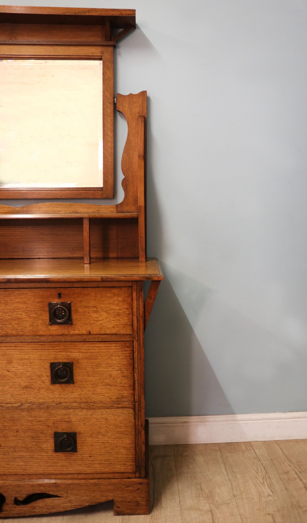  A lovely English Arts and Crafts dressing chest View VIII