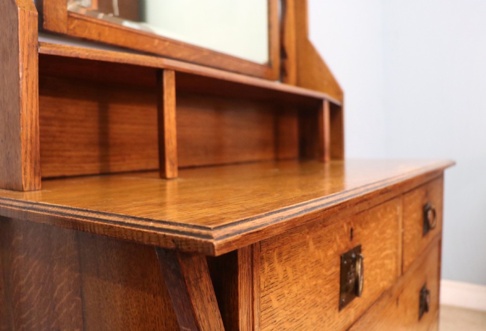  A lovely English Arts and Crafts dressing chest View XIII