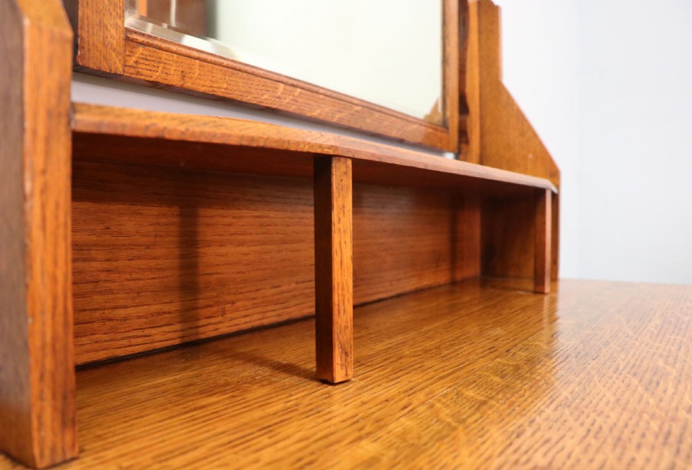  A lovely English Arts and Crafts dressing chest View XIV