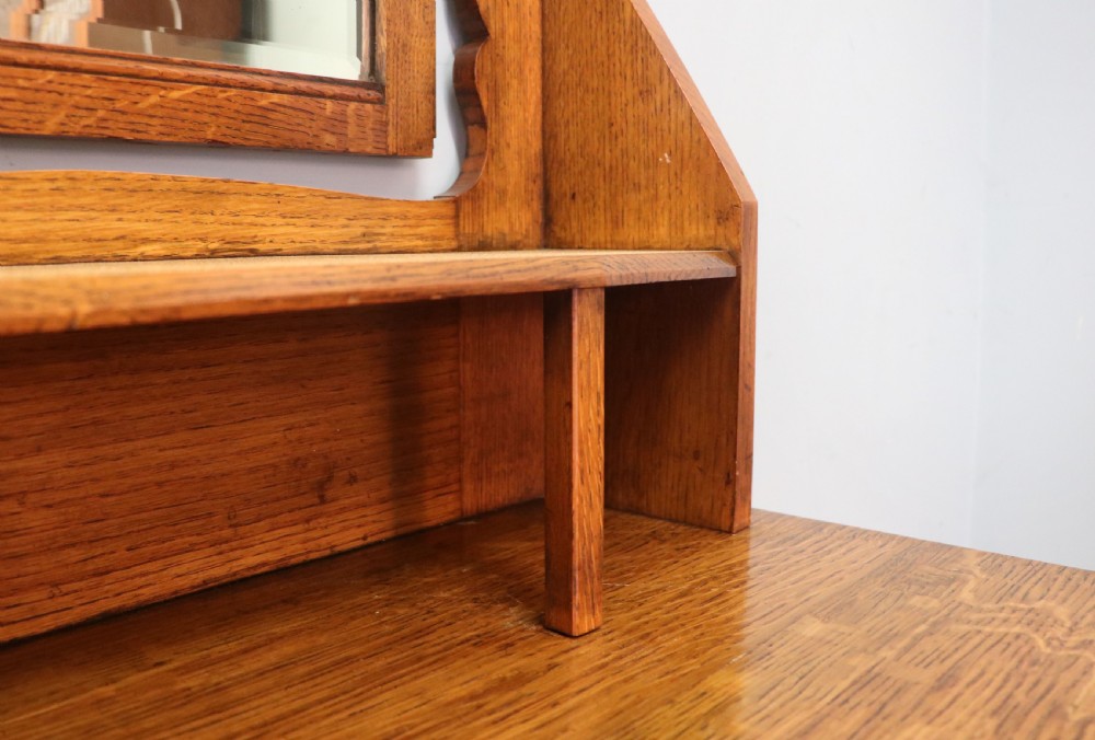  A lovely English Arts and Crafts dressing chest View XV