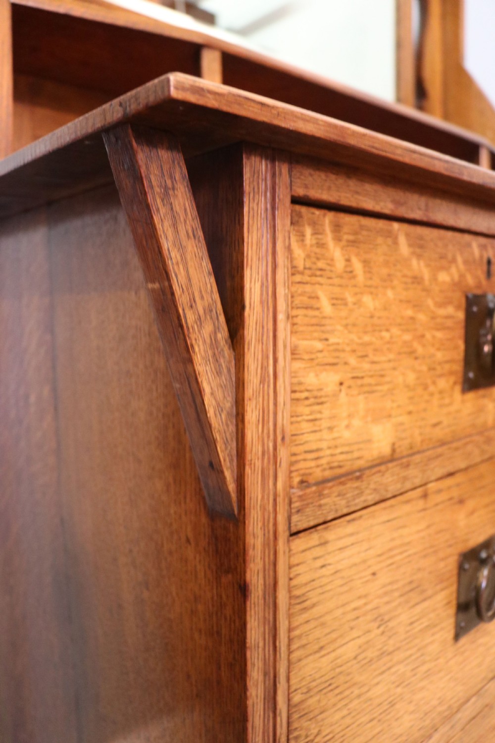  A lovely English Arts and Crafts dressing chest View XVI