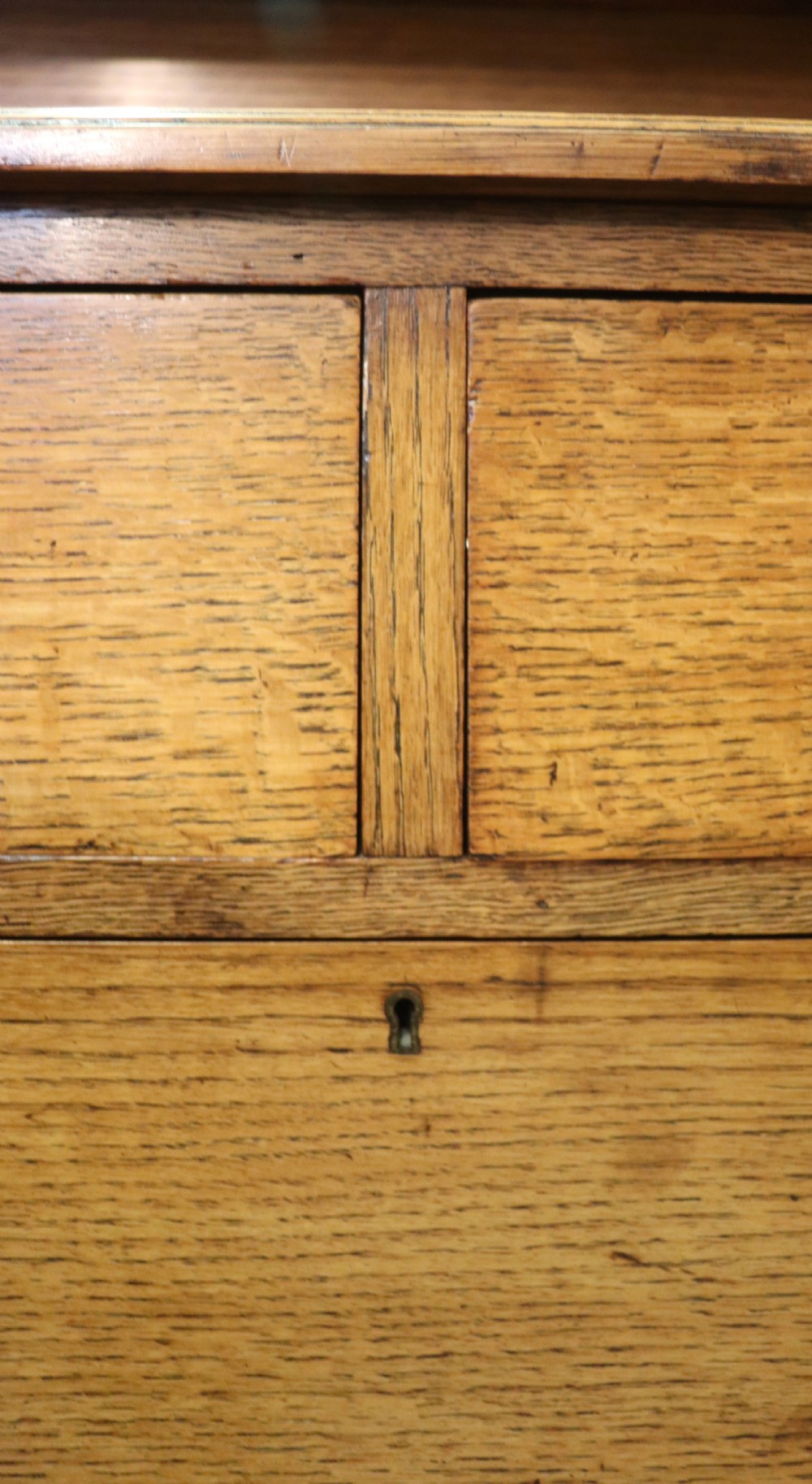  A lovely English Arts and Crafts dressing chest View XXI