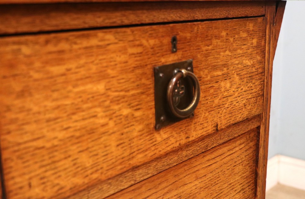  A lovely English Arts and Crafts dressing chest View XXII
