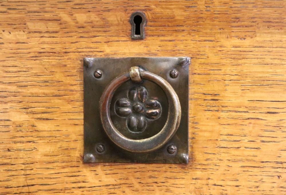  A lovely English Arts and Crafts dressing chest View XXIII