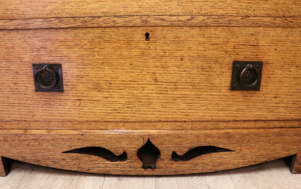  A lovely English Arts and Crafts dressing chest View XXV