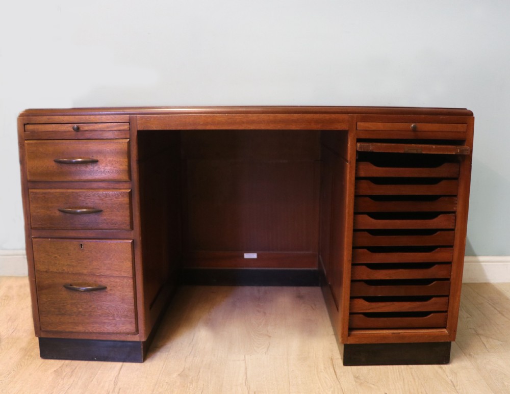 A superb quality stylish 20th century mahogany twin pedestal desk.