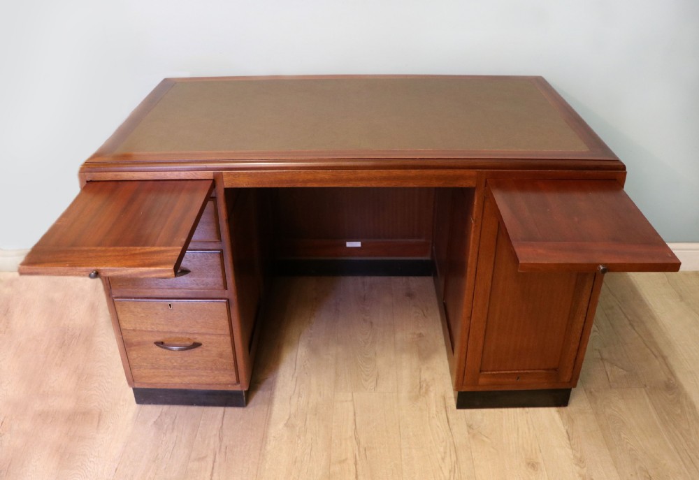 A superb quality stylish 20th century mahogany twin pedestal desk. View III