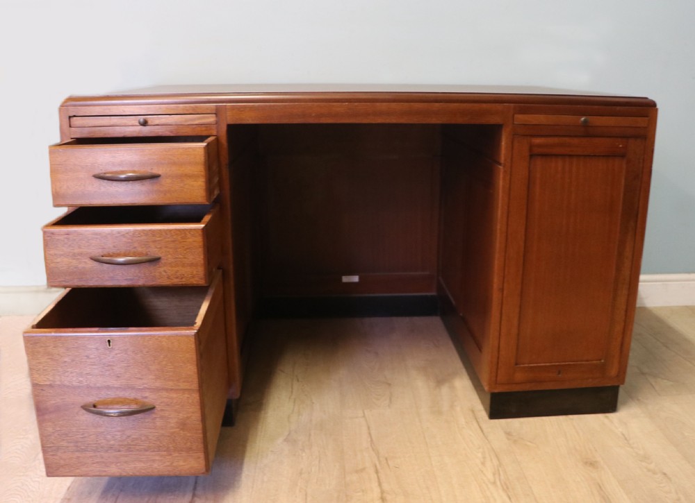 A superb quality stylish 20th century mahogany twin pedestal desk. View VI