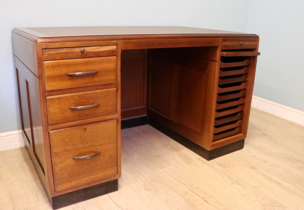 A superb quality stylish 20th century mahogany twin pedestal desk. View VII