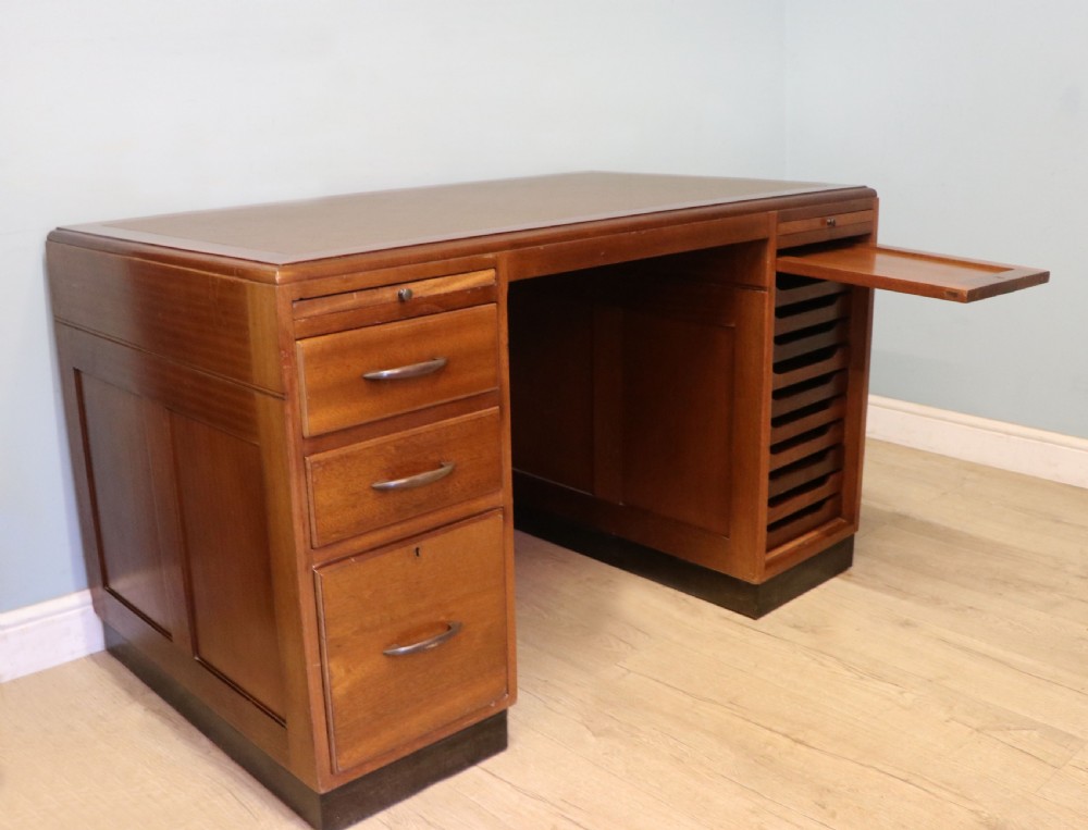 A superb quality stylish 20th century mahogany twin pedestal desk. View IX